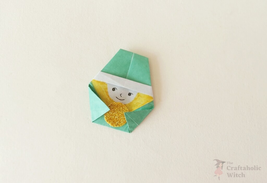 Easy Origami Leprechaun Tutorial for St. Patrick’s Day (With Video) 13 Origami Leprechaun Step 11 - Easy Origami Leprechaun Tutorial for St. Patrick’s Day (With Video)