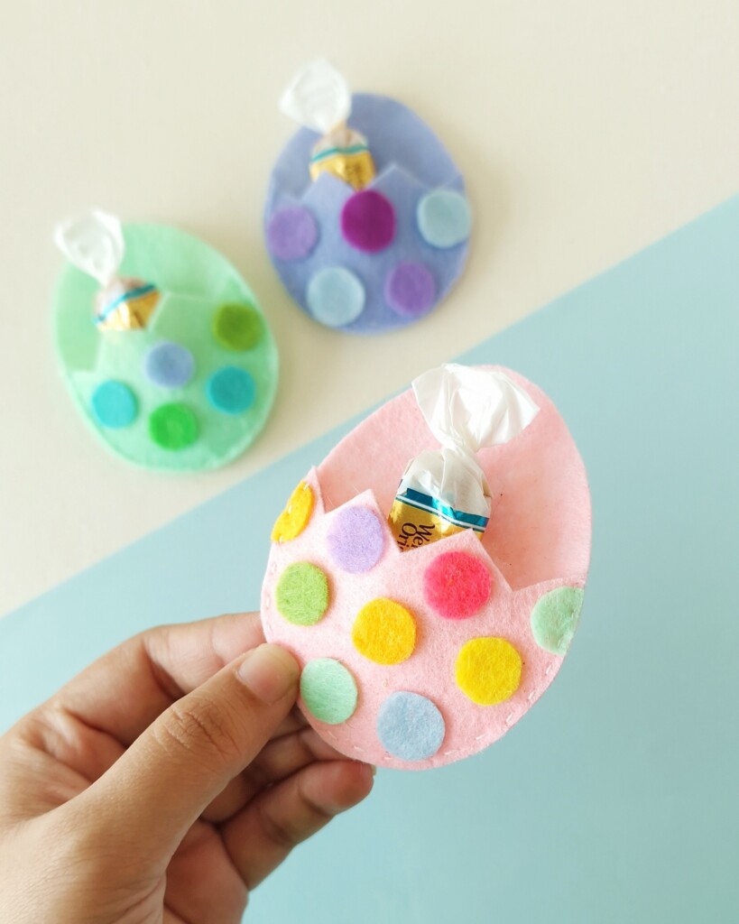 How to Make a Felt Easter Egg Pouch (With Free Template) 10 felt egg pouch