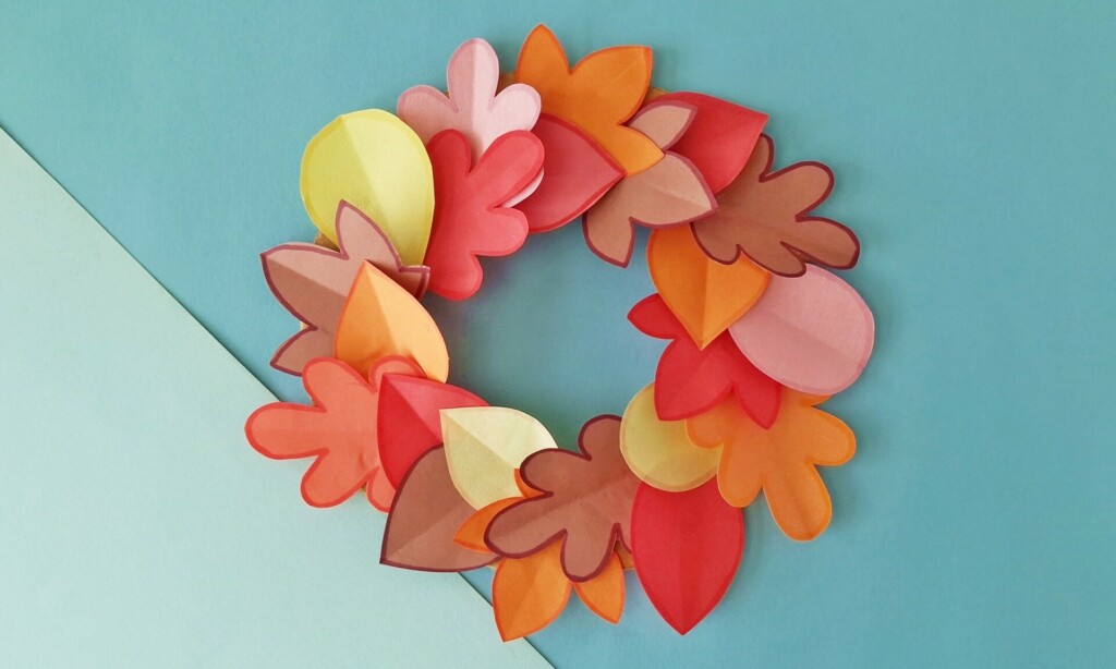 How to Make a Fall Paper Leaf Wreath (+ Free Template) 1 Fall paper leaf wreath