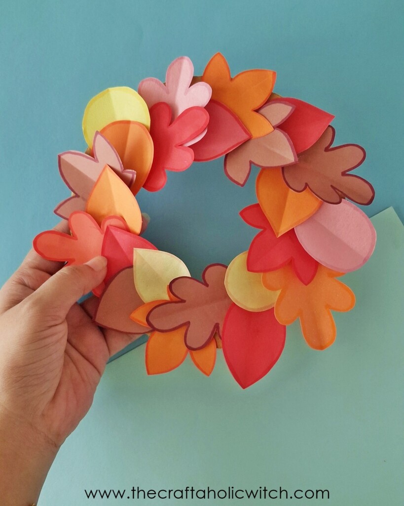 How to Make a Fall Paper Leaf Wreath (+ Free Template) 2 Paper Leaf Wreath Long Image 1 - How to Make a Fall Paper Leaf Wreath (+ Free Template)