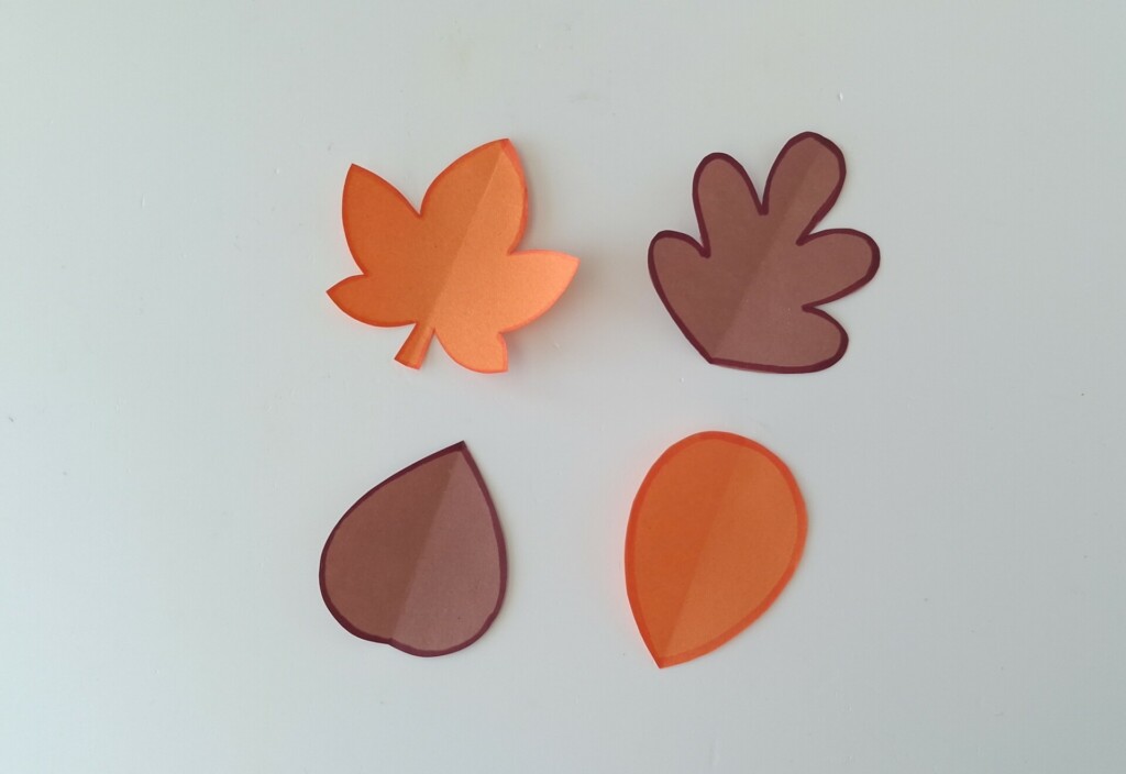 How to Make a Fall Paper Leaf Wreath (+ Free Template) 8 Step 6: Add Borders to the Leaves
