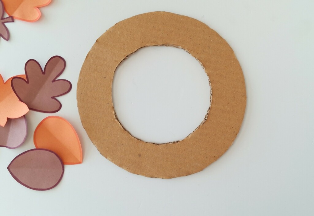 How to Make a Fall Paper Leaf Wreath (+ Free Template) 9 Step 7: Prepare the Wreath Base